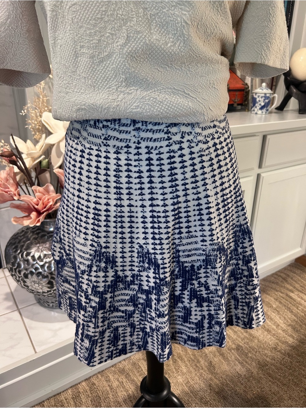BCBG MaxAzria Navy and White Patterned Flounce Skirt - Women's